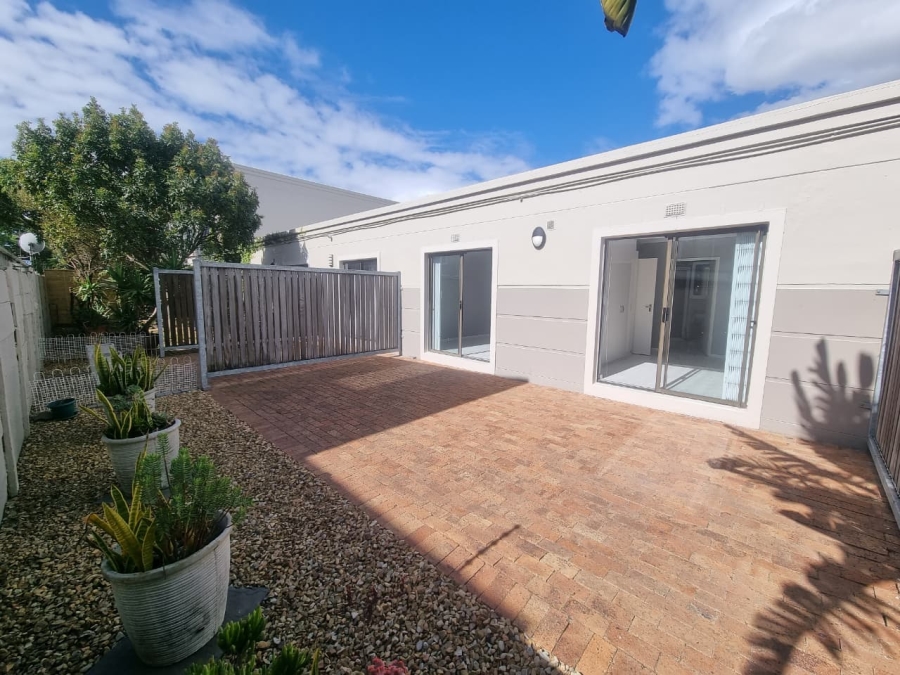 1 Bedroom Property for Sale in Royal Ascot Western Cape